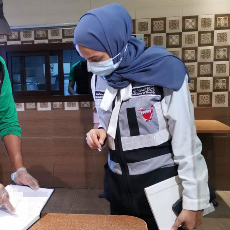 بالصور: "الصحة": حملات تفتيشية شملت 162 مطعمًا ومقهى ومخالفة 32 منها
