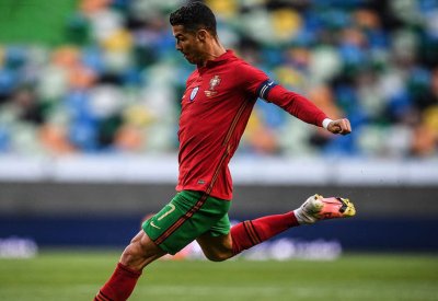روبرتسون أصغر قائد في "اليورو".. ورونالدو ليس "الأكبر"