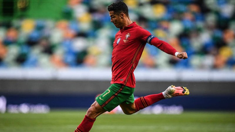 روبرتسون أصغر قائد في "اليورو".. ورونالدو ليس "الأكبر"