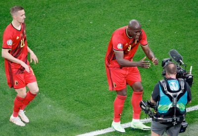 لوكاكو يهدي هدفه في مرمى روسيا إلى زميله إريكسن
