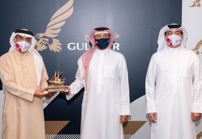 طيران الخليج تكرّم الرئيس التنفيذي السابق لشركة خدمات مطار البحرين