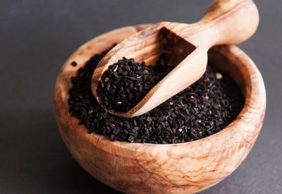 ما فوائد حبة البركة للجسم من الأمراض المزمنة