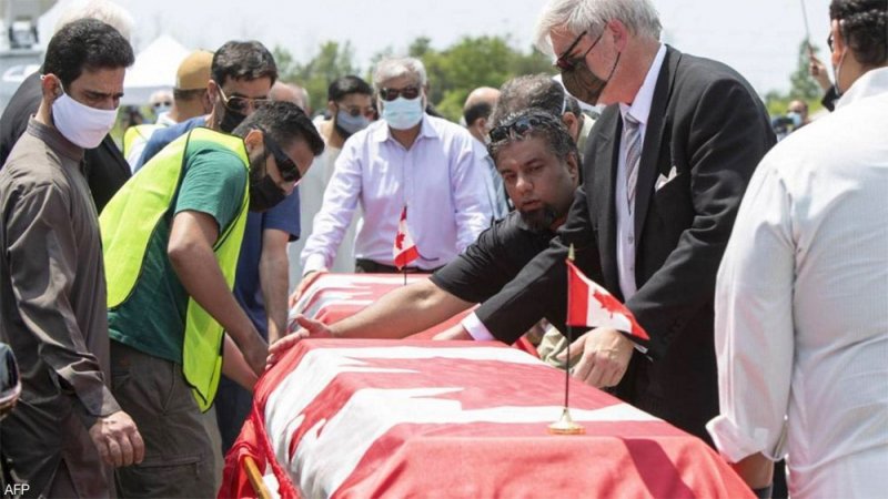 بالصور: "وداع حزين" للعائلة المسلمة في كندا