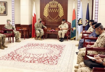 القائد العام لقوة دفاع البحرين يستقبل الملحق العسكري بسفارة الولايات المتحدة