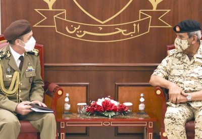القائد العام لقوة دفاع البحرين يستقبل الملحق العسكري لجمهورية رومانيا
