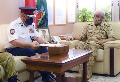 رئيس هيئة الأركان يبحث مع رئيس الأمن العام ومدير أركان الحرس الوطني علاقات التعاون والتنسيق