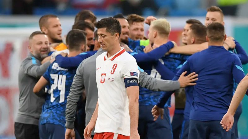ليفاندوفسكي: بولندا في موقف صعب