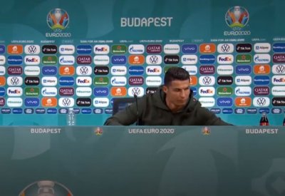 كريستيانو رونالدو يسجل هدفًا بـ5 مليارات دولار في شباك "كوكا كولا"