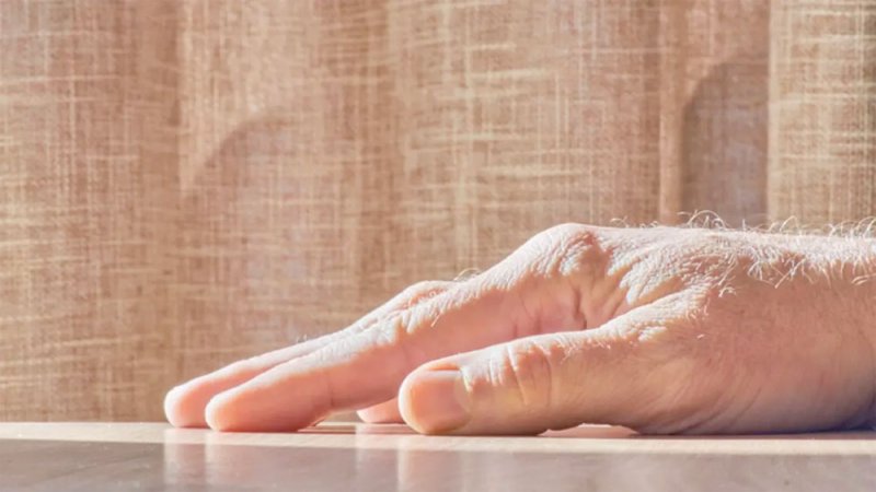 "أظافر مبقعة".. أحدث علامات الإصابة بفيروس كورونا