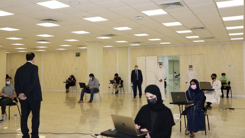 متحدية عوائق جائحة كورونا.. جامعة الخليج العربي تخرج 179 من طلاب الطب