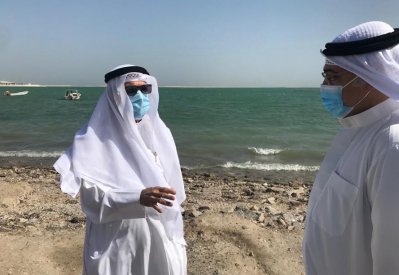 شركة خاصة ترفد ساحل باربار بـ(18) كرسي إسمنتي