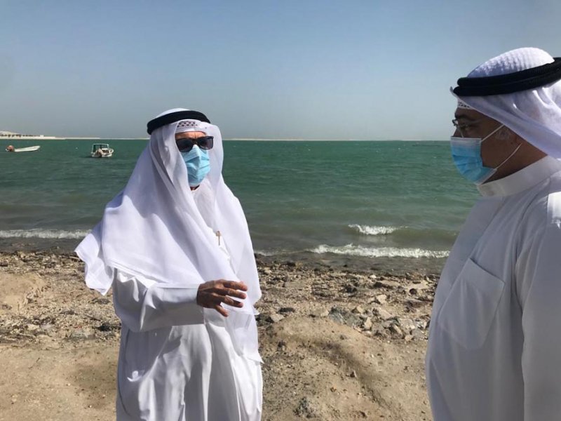 شركة خاصة ترفد ساحل باربار بـ(18) كرسي إسمنتي