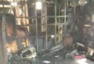 بالفيديو: احتراق كابينة للصلاة بمدينة حمد والمصاحف لم تتضرر