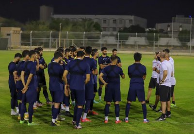 الأحمر يغادر الإثنين استعدادًا للملحق العربي