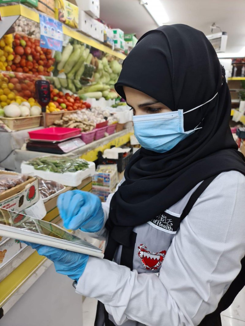 بالصور: "الصحة": حملات تفتيشية شملت 175 مطعمًا ومقهى ومخالفة 51 منها
