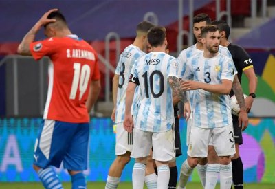 منتخب الأرجنتين يهزم باراغواي ويعبر إلى ربع النهائي