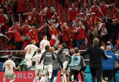 الدنمارك تضرب روسيا برباعية وتخطف بطاقة التأهل