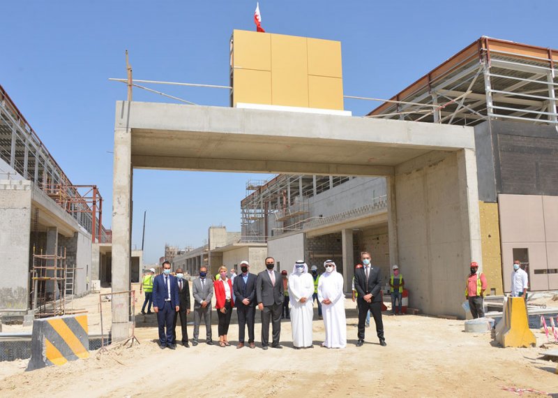 وزير التجارة يطلع على مستجدات العمل بمشروع مركز البحرين الدولي للمعارض والمؤتمرات الجديد في الصخير