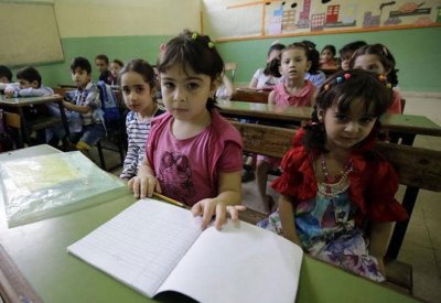 هروب المدرسين وأجيال في خطر.. "جرس إنذار" للتعليم في لبنان