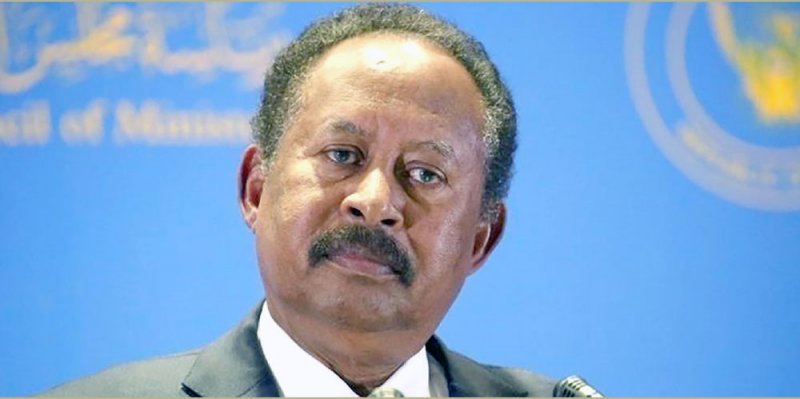 حمدوك يحذر من “تشظ” بالجيش السوداني