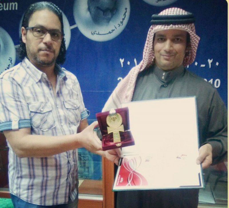 علي مساعد.. وجد حياته في متحفه وحرص على الارتقاء بهذه الهواية