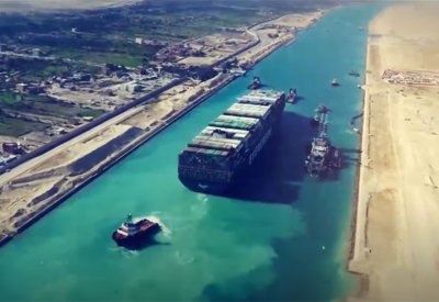 قناة السويس.. التطوير يتجاوز تحدي "المليون كم من الرمال"