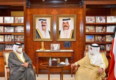 وزير الخارجية ووزير الدولة لشؤون مجلس الوزراء بدولة الكويت يستقبل سفير مملكة البحرين في الكويت