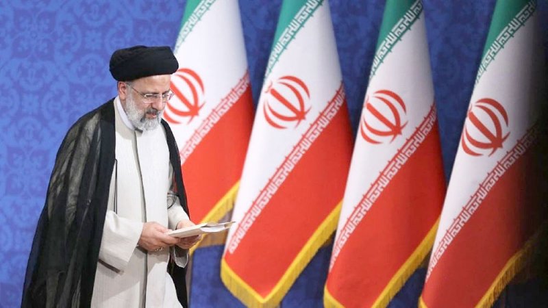 حقوقيون: رئيسي ترشح لإنقاذ خامنئي من أزماته