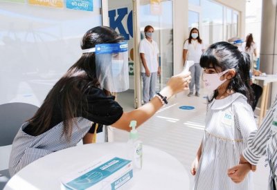 بالصور: شرح التباعد الاجتماعي بالأناشيد في رياض الأطفال خلال الجائحة