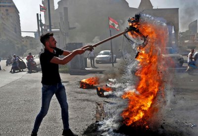 لبنان.. 10 جرحى من الجيش ومحتجين بعد ليلة شغب بطرابلس