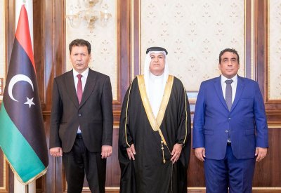سفير البحرين في تونس يقدم نسخة من أوراق اعتماده سفيرًا لدى ليبيا