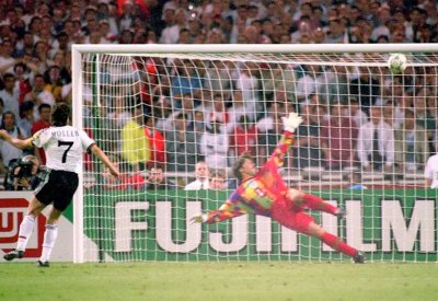 قبل لقاء إنجلترا.. مولر يتوقع عودة التاريخ 25 عامًا إلى الوراء