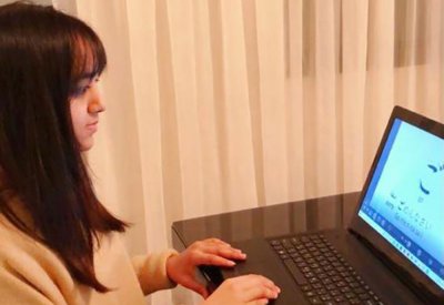 طالبة إعدادي تقدم دروساً افتراضيةً لتعليم اللغة اليابانية