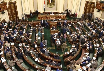 مصر.. البرلمان يوافق مبدئيا على قانون فصل "موظفي الإخوان"