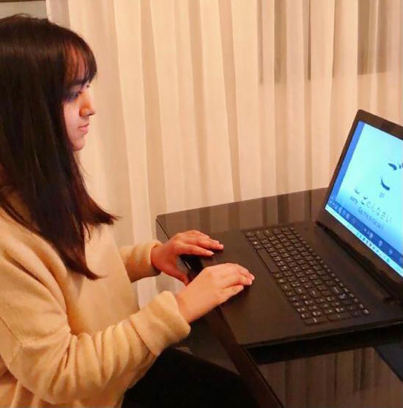 طالبة إعدادي تقدم دروساً افتراضيةً لتعليم اللغة اليابانية