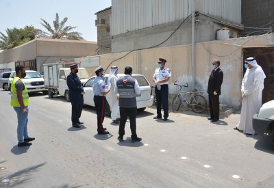 فريق المسح الميداني للسكن الجماعي المشترك بالمحافظة الشمالية يتفقد المساكن الجماعية المشتركة في كرزكان