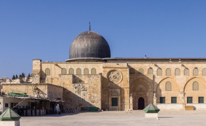 عشرات المستوطنين يقتحمون المسجد الأقصى بحماية الشرطة