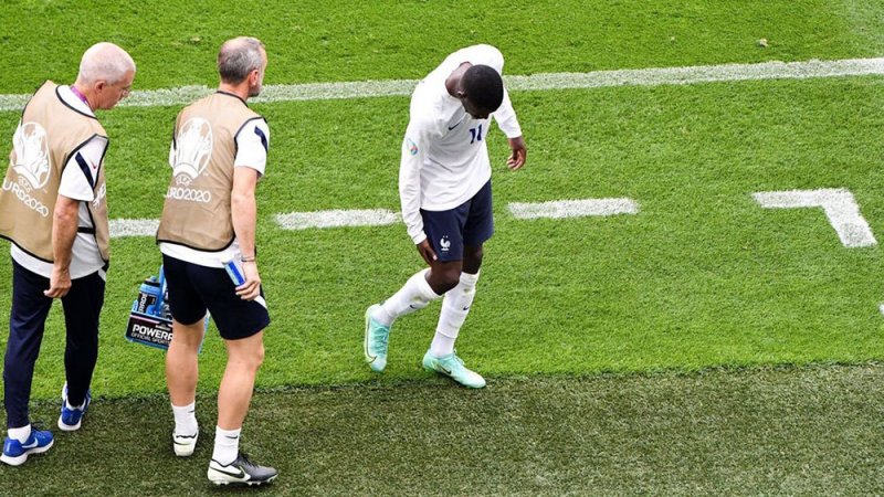 ديمبيلي يخضع لجراحة ويغيب عن برشلونة أربعة أشهر