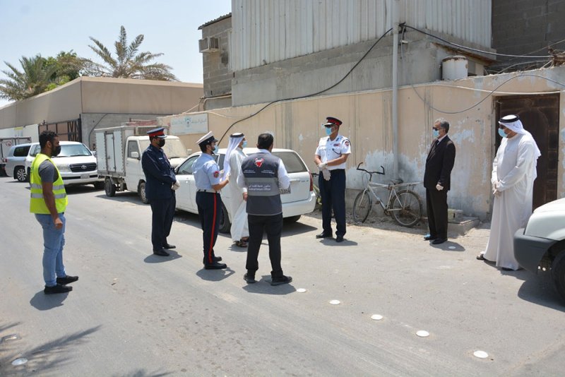 فريق المسح الميداني للسكن الجماعي المشترك بالمحافظة الشمالية يتفقد المساكن الجماعية المشتركة في كرزكان