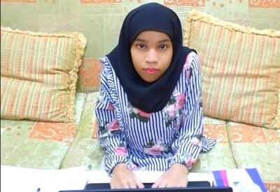 "ندى" تتحدي ظروفها الصحية وتتخرج من الثانوية بامتياز