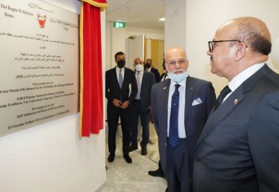 وزير الخارجية يزور مقر بعثة مملكة البحرين في روما