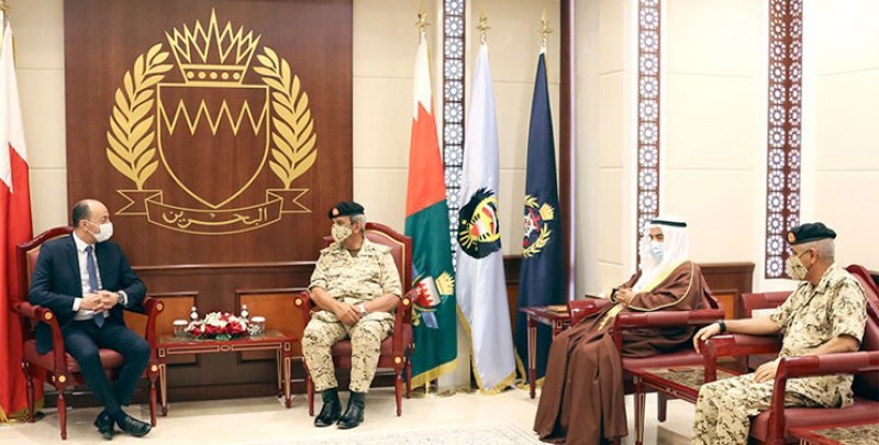 القائد العام لقوة دفاع البحرين يستقبل سفير الجمهورية التونسية
