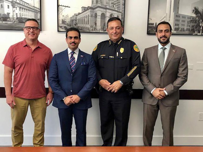 سفير البحرين لدى أمريكا يوقع مذكرة تفاهم مع مدير مدينة ميامي
