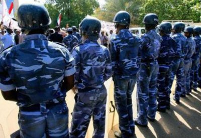 السودان.. إصابة 52 من عناصر الشرطة باحتجاجات الخرطوم