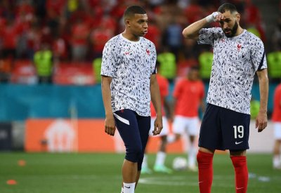 بنزيمة يتسبب في صراع بين مبابي وغريزمان