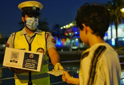 مديرية شرطة المحرق تنفذ حملة توعوية تحت شعار "ارتدائك للكمامة حمايةً لك ولمجتمعك"