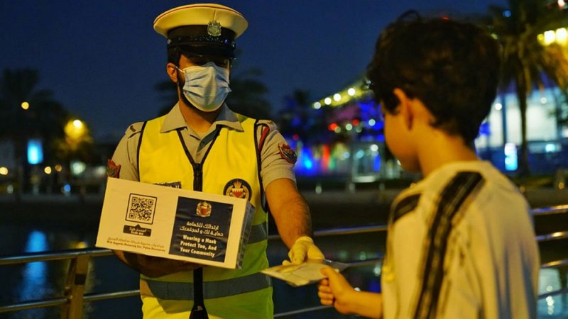 مديرية شرطة المحرق تنفذ حملة توعوية تحت شعار "ارتدائك للكمامة حمايةً لك ولمجتمعك"