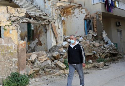 لبنان يغرق بأزماته.. وتحرك أوروبي لمعاقبة سياسييه