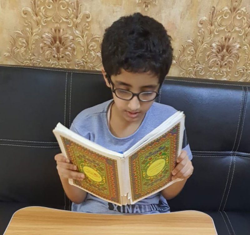 التوحد لم يمنع "إبراهيم" من التفوق الدراسي والتألق في القرآن