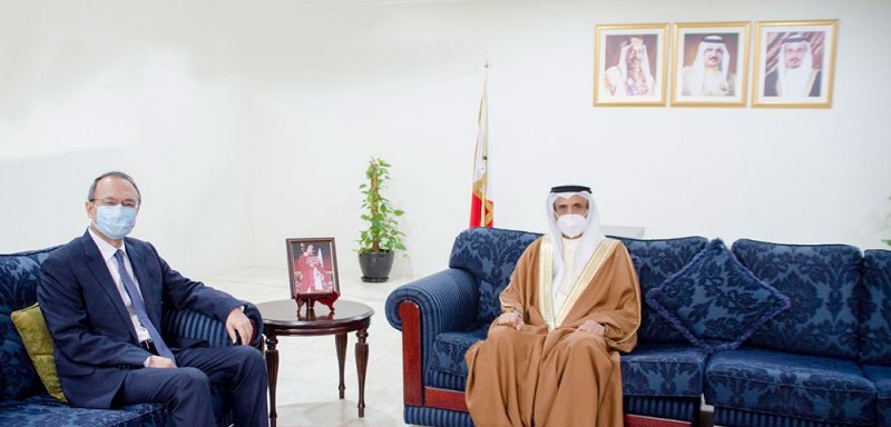 وزير التربية يطلع السفير الصيني على خطط الوزارة التطويرية